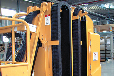 Son derece küçük bir alanda Hareketli Kablo Kanalına sahip Grove Manlift