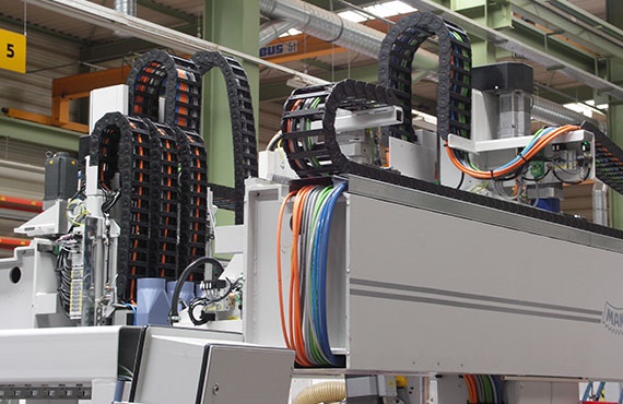 CNC işleme merkezlerinde hareketli kablo kanalları