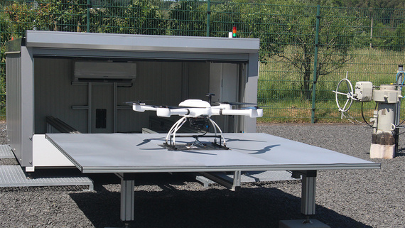 Drylin W ile drone hangarı