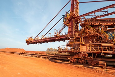 igus bileşenlerine sahip ekskavatör