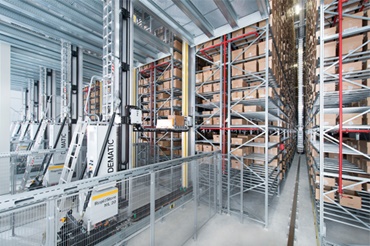 igus® guidelok kılavuz oluğun kullanıldığı DEMATIC depo geri alma sistemi