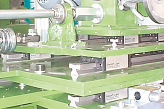 drylin® T bir taşlama makinesinde