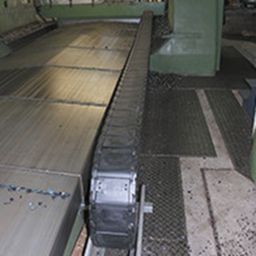 Hareketli boru, tramvay noktalarını hazırlamak için kullanılan gezer freze makinesinde